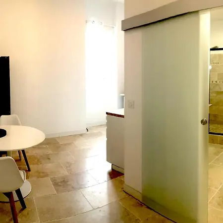 Nemausa Apartis Διαμέρισμα *